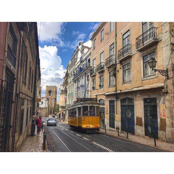 GetFitByNik's tweet photo. City life 🚋 @super_lisboa #lisbon🇵🇹 #trolly https://t.co/jBpYT7SfjC