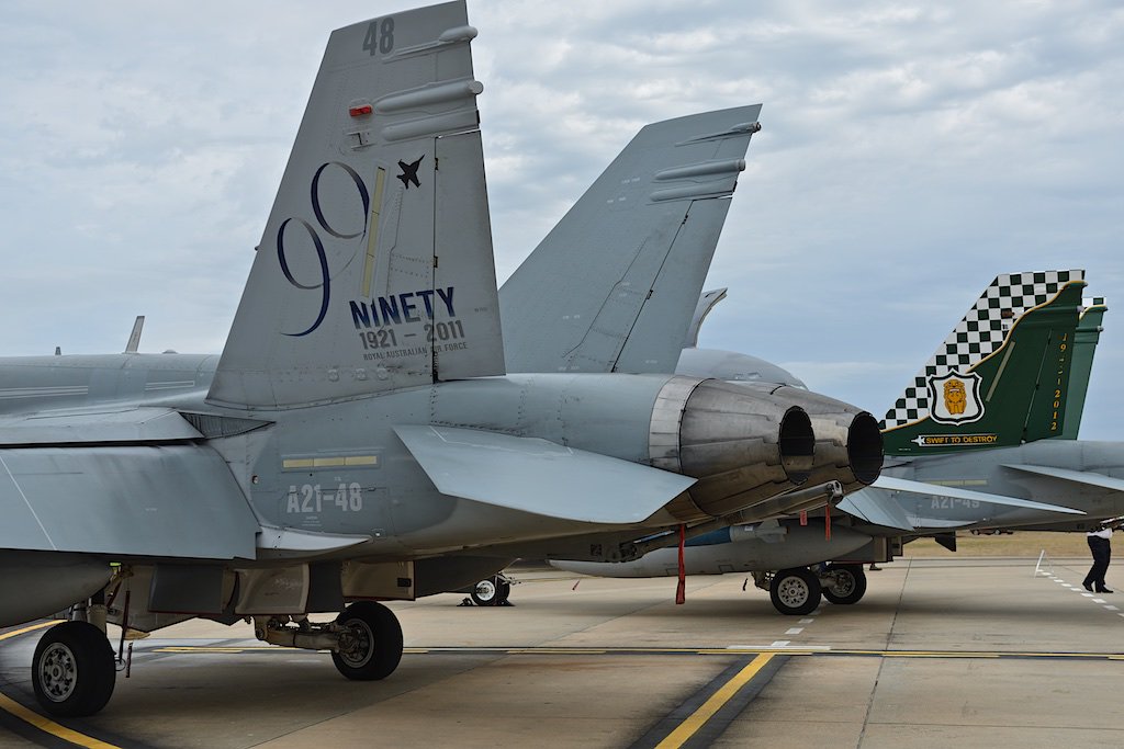 #77の日
オーストラリア空軍No.77 SqnのF/A-18Aホーネット。
飛行隊創設70周年および空軍創設90年の記念マーキング機。