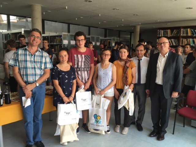 BRGM_fr's tweet photo. Remise des prix des #Olympiades des #géosciences de @ac_orleanstours à l'#OSUC @Univ_Orleans avec le #BRGM https://t.co/AfkryJRDTo