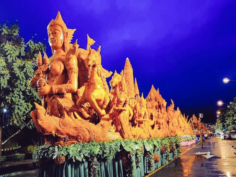 Bank77901358's tweet photo. Thai carved candles https://t.co/VP0cGwnsxx