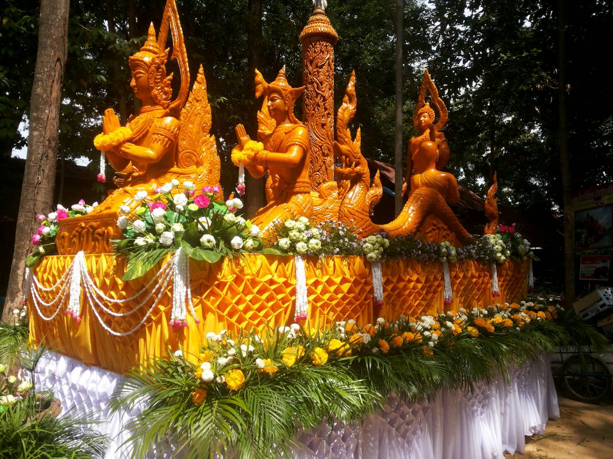 Bank77901358's tweet photo. Candles are traditions of Thailand https://t.co/sHfUZX11k4