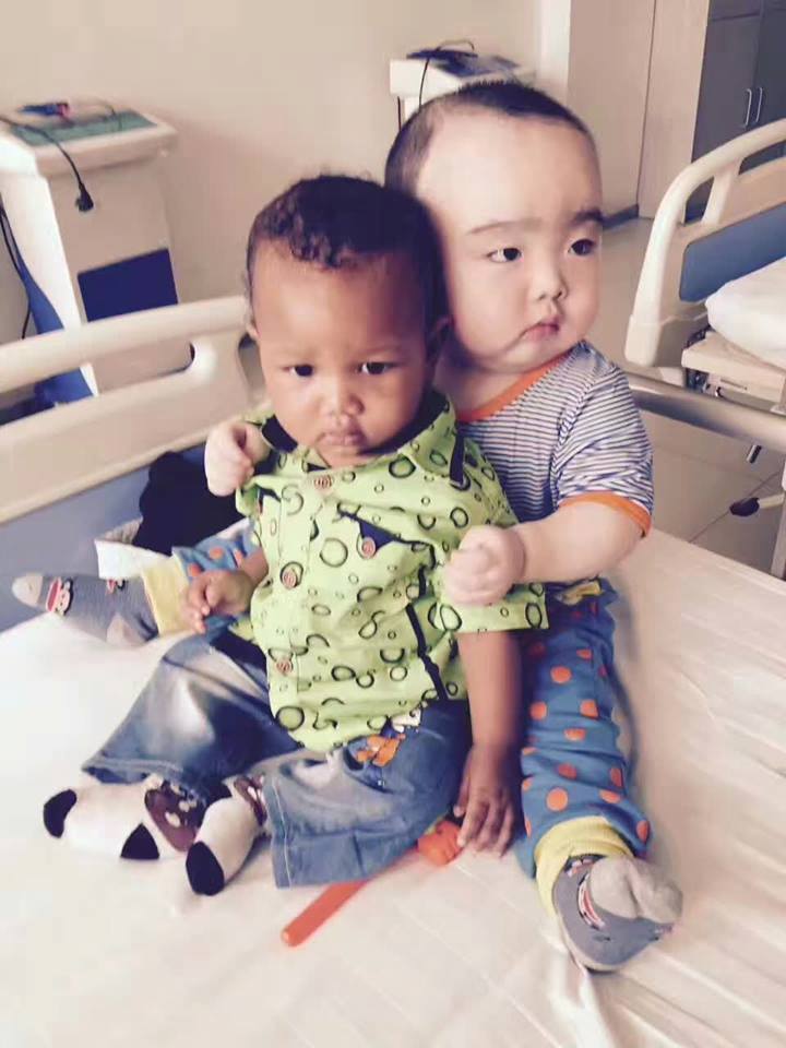 Kidneyknowledge's tweet photo. Look at those cute kids. How adorable they are! Though they are from different countries, they played together happily. https://t.co/RvBxGZObmk