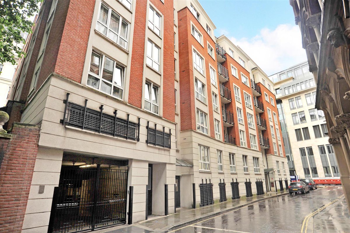 ScottCity1's tweet photo. Two bedroom flat in Milton House overlooking Postman's Park - £550pw #cityproperty #london #postmanspark #city https://t.co/5K96iSKxj4 https://t.co/TIIt5AQO4F