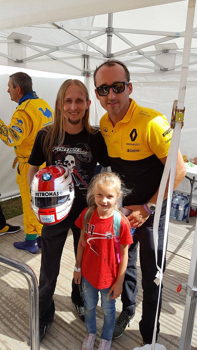 FomenDesign's tweet photo. Robert was kind enough to spare us a moment for a chat and a  commemorative photo. He also signed a replica of his 2006 helmet that. https://t.co/wLEpbaz2K0