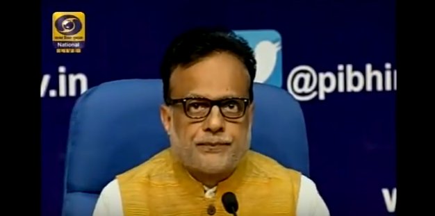 MIB_Hindi's tweet image. लाइव देखें : राजस्व सचिव डॉ @adhia03 द्वारा #GSTMasterClasses 
YouTube:youtu.be/L-C5ZI22g-0    
FB:facebook.com/inbministry/