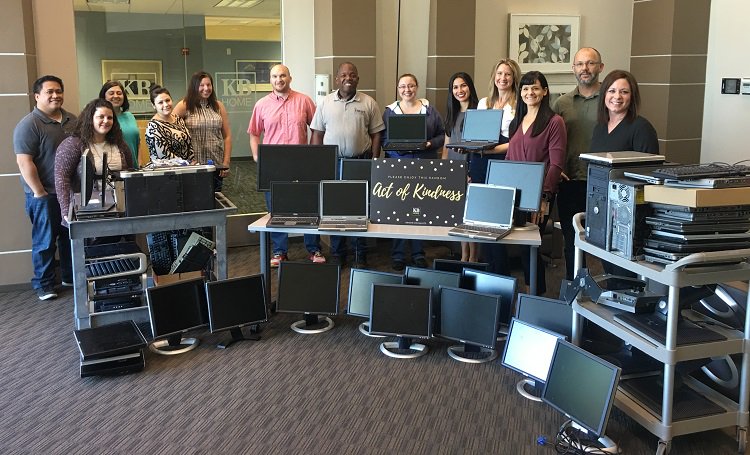 kbhome's tweet photo. #TBT #KBHomePhoenix and NAPA make good use of old technology with a donation to @AZStRUT https://t.co/DATMiYBvtm #60ActsOfKindness #KBCares https://t.co/oMzlNInUS2