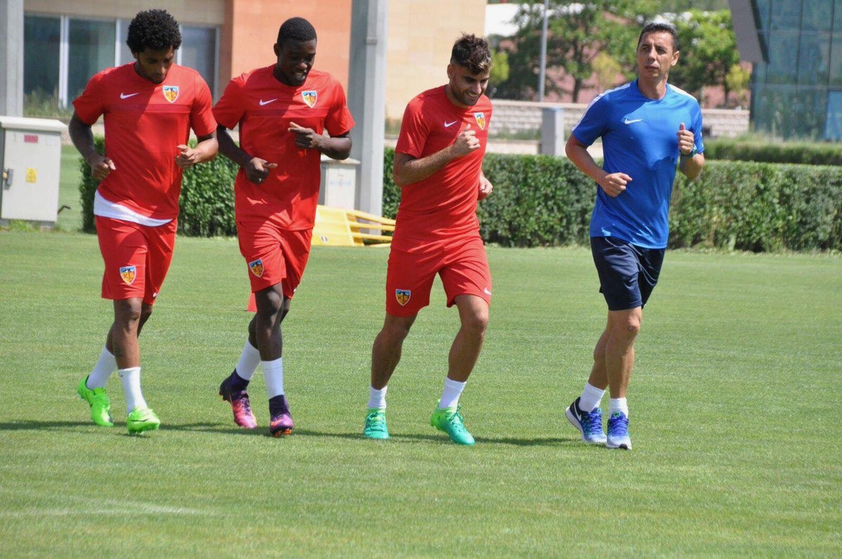 BiaMujangi63's tweet photo. Nouveau chapitre 🙏🏾🇹🇷#Kayserispor https://t.co/IOUvLQ6dAP