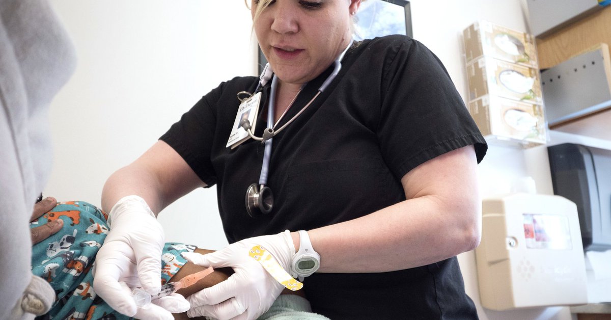 HuffPostFamily's tweet photo. France makes vaccinations mandatory for all children as of 2018: https://t.co/Goo1IvYwyI https://t.co/r6V1WmkeAW