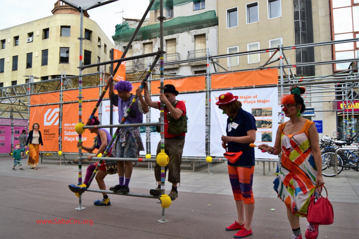 SabaCirc's tweet photo. El encuentro de #clowns del #Festival de #CircoSocial de #Sabadell nos dejó imágenes con #buenhumor y #amor #socialcircus #circsocial https://t.co/Afkq19okDa