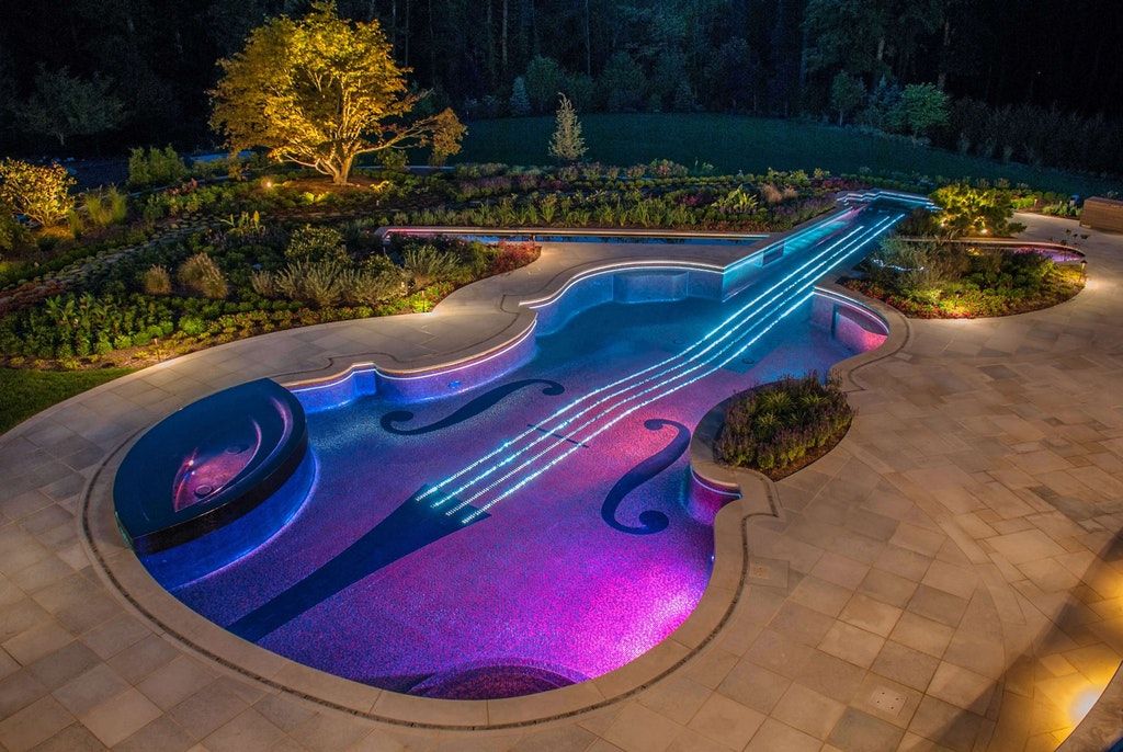 creapills's tweet image. Quand un violoniste se construit une piscine 🎻