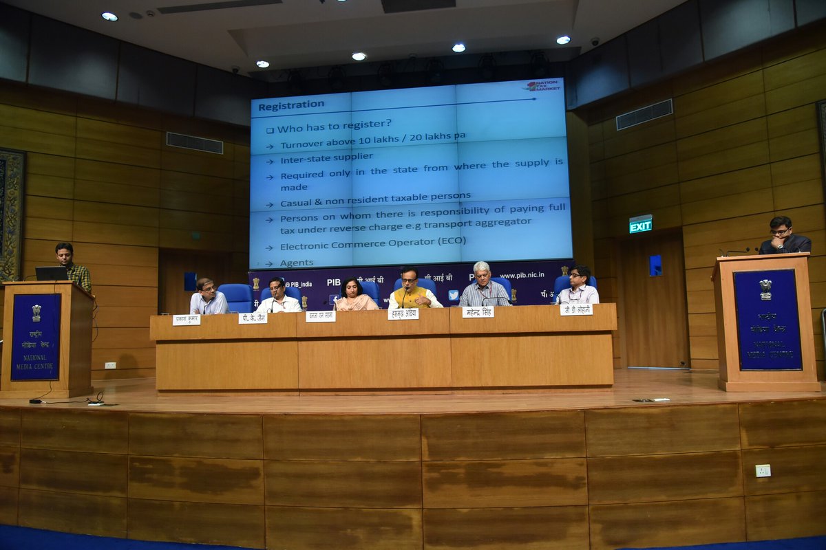 MIB_Hindi's tweet image. छवियों में: नई दिल्ली के राष्ट्रीय मीडिया केंद्र में राजस्व सचिव @adhia03 द्वारा #GSTMasterClasses