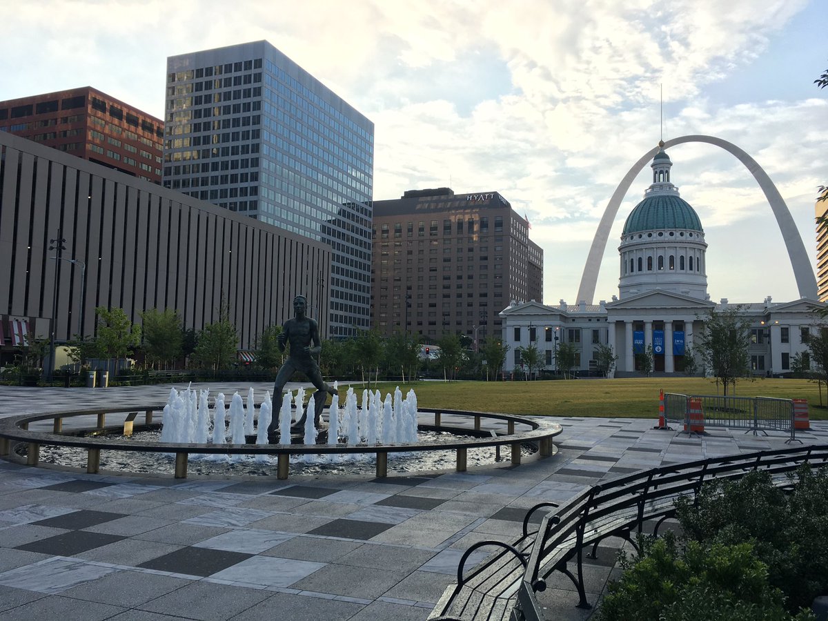 Oh, what a beautiful morning! Come downtown for #free #yoga at <a href="/KienerPlaza/">Kiener Plaza</a> at 7am! yogabuzz.org/events/free-su… #stlwx #stl #YogaBuzz
