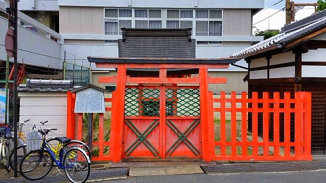 kenbunblog's tweet photo. 奈良県奈良市の奈良公園にある猿沢池（さるさわいけ）です。興福寺付近にある池であり、七不思議や多くの伝説を持つ不思議な池としても知られているそうです。 https://t.co/d9g0GLJtKe https://t.co/4uUuYiZYNL