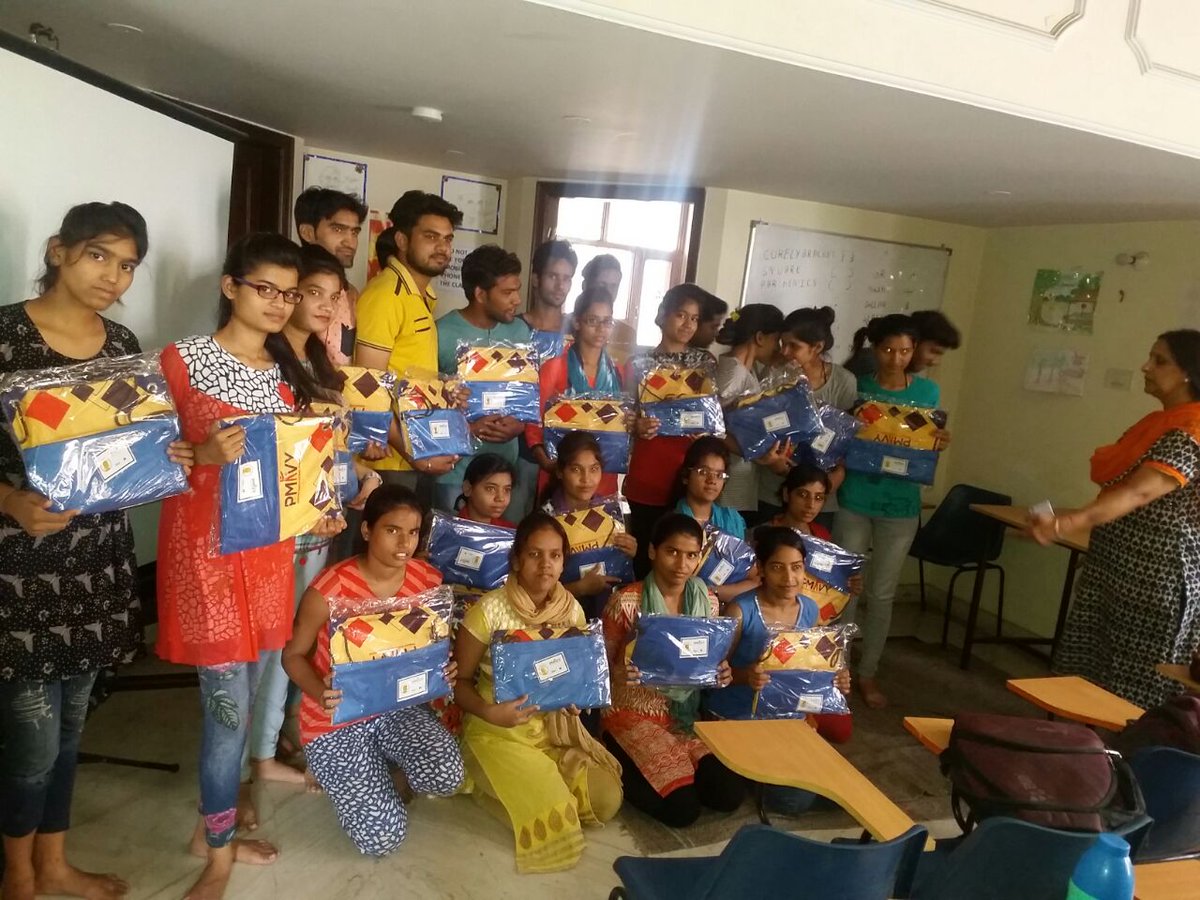 OneIndiaSkills1's tweet photo. Pradhan Mantra Kaushal Vikas Yojna -PMKVY ,Induction program &amp; Kit distribution !@RajeshAgrawal94  @narendramodi@NSDCINDIA @RajivPratapRudy https://t.co/ZVAB224nYj