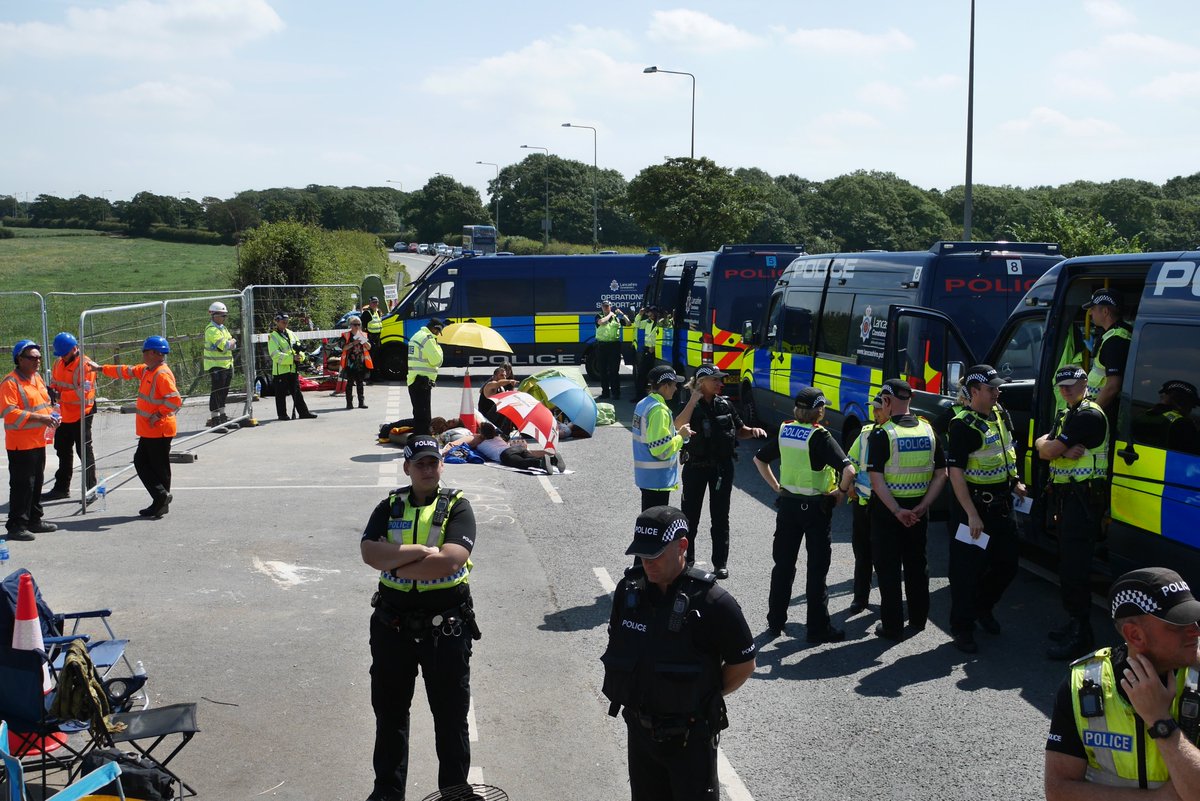 reclaimthepower's tweet photo. Some photos from this morning's 4 man lock-on @ PNR @PNR_protest @F_F_Ryedale @NoFrackLancs @earthfirst_uk #RollingResistance #SupportPNR https://t.co/Plb0btfoIt