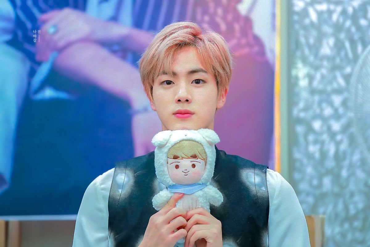 IBigHitEnt's tweet photo. #방탄소년단 #김석진 #진 #KimSeokJin #HandsomeJin #BTS https://t.co/UnJbOQisDI