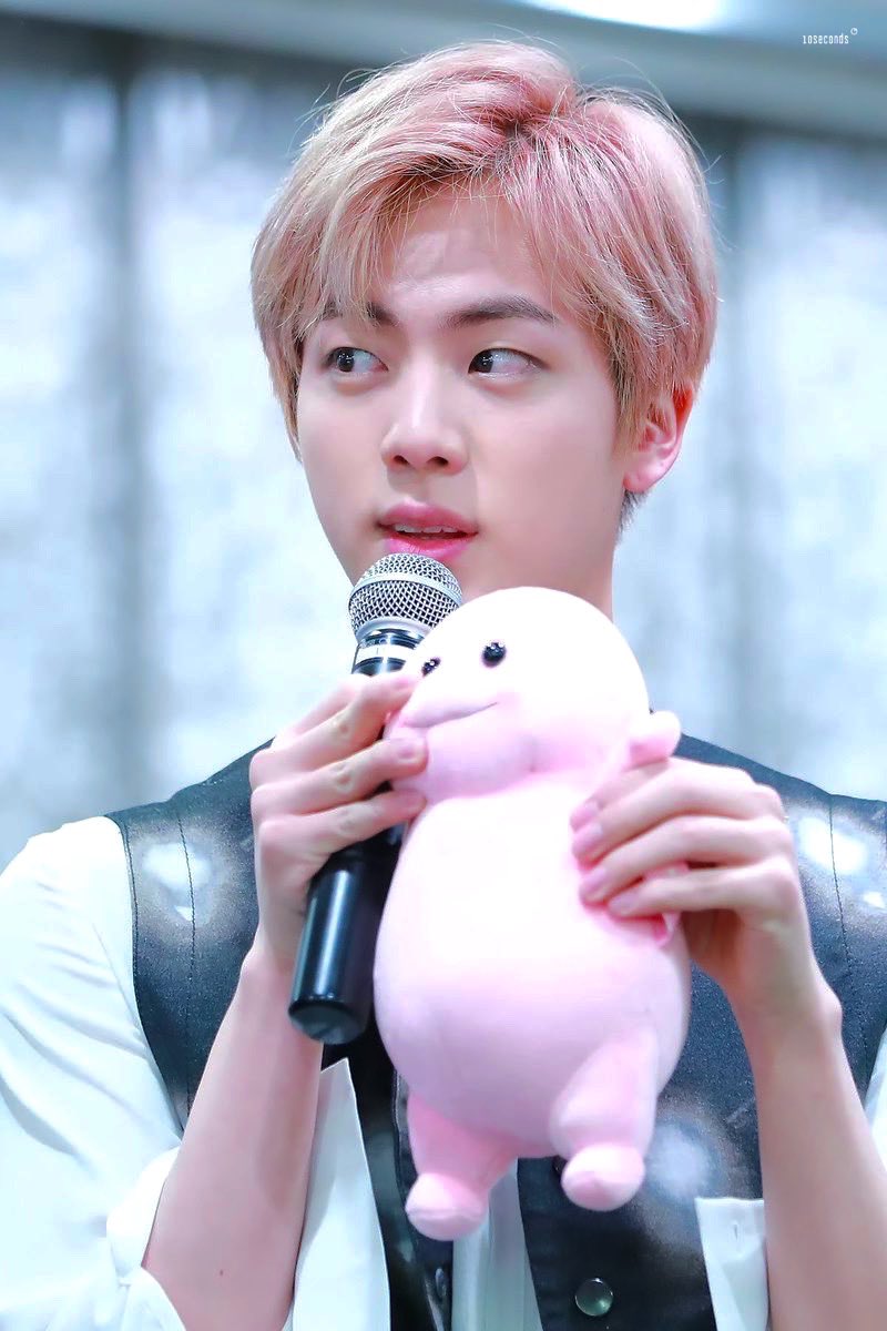 IBigHitEnt's tweet photo. #방탄소년단 #김석진 #진 #KimSeokJin #HandsomeJin #BTS https://t.co/UnJbOQisDI