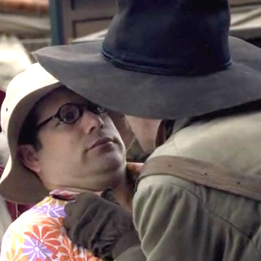 Crispitina30's tweet photo. When a random guy tries to flirt you at the disco.
@SeanAstin https://t.co/PoEgezXGso