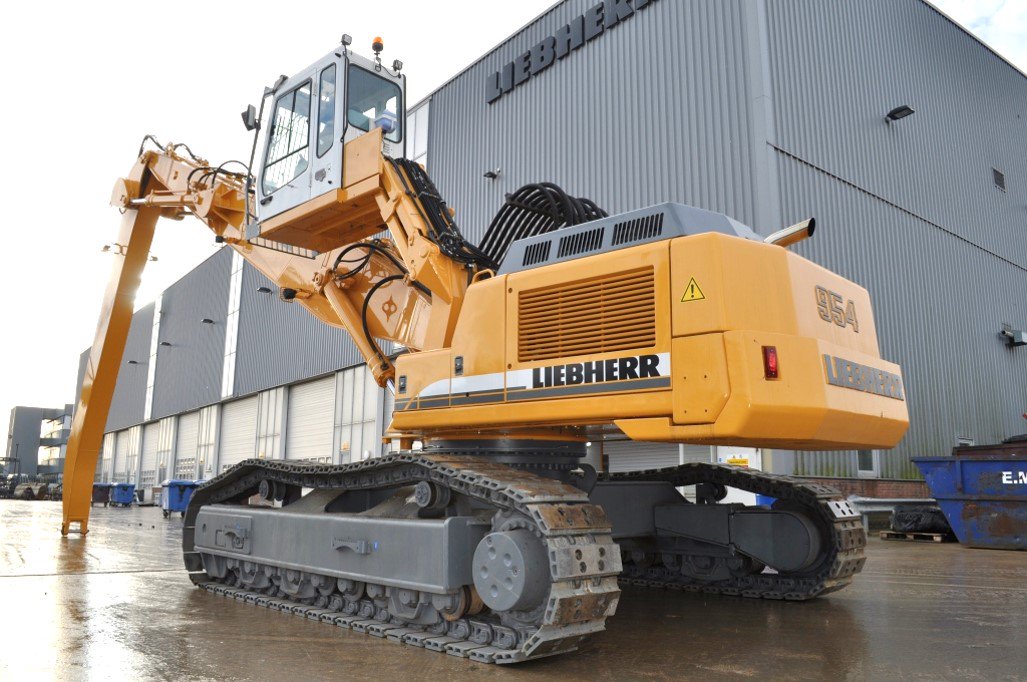 Liebherr_GB's tweet photo. Ready now #Liebherr 2002 R954B Tracked Industrial Scrap Handler. 19022Hrs &amp; 5 tine grab https://t.co/66POY3HClZ ☎️ John Diggens 447836243530 https://t.co/pVnmsb8W66