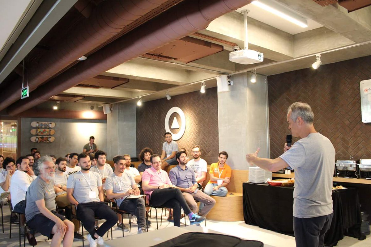 mehmetonarcan's tweet photo. #Google #LaunchpadWeek tüm hızıyla devam ediyor.Ekipleri final gününe daha iyi hazırlamak için dün #startuppitch eğitimini yaptık @garajco https://t.co/A7PBxWXkAR