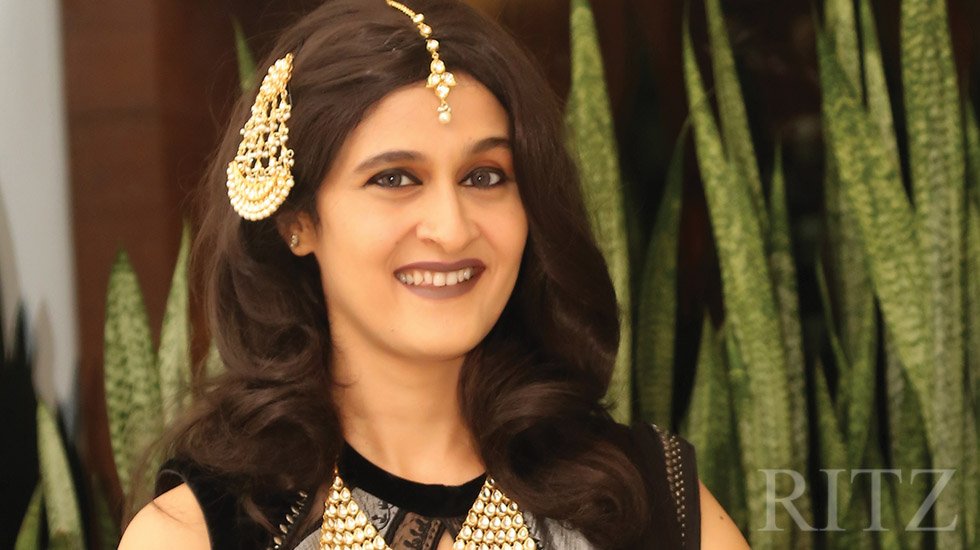 RitzMagChennai's tweet photo. Of Fusion and Grandeur: Ananya Simlai #AnanyaSimlai #ritzjulyissue @RitzMagChennai #jewellery 

Read: https://t.co/pevNOP9YOx https://t.co/VhdQcK9Bnx