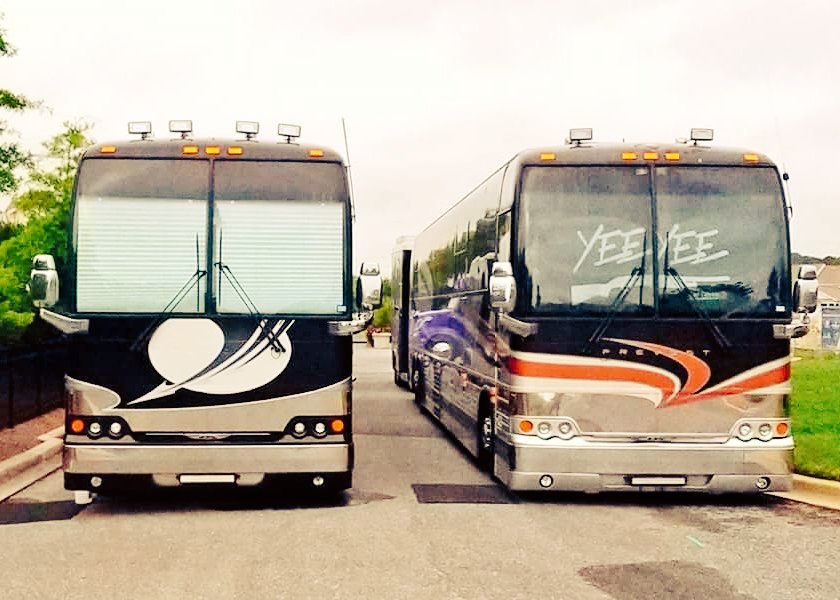 FreedomTheBus's tweet image. Selbyville, DE tonight at the Freemont Stage on the Bay with @dustinlynch. #YeeYeeNation #HappensLikeThat #GrangerSmith