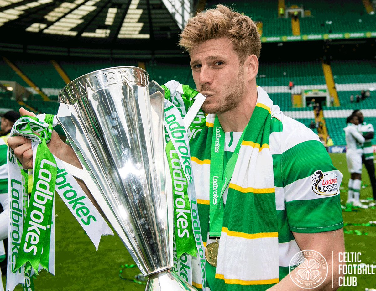 CelticFC's tweet image. #InternationalKissingDay 😘🏆🏆🏆