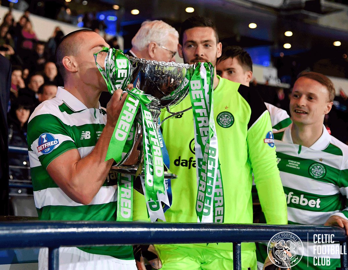 CelticFC's tweet image. #InternationalKissingDay 😘🏆🏆🏆