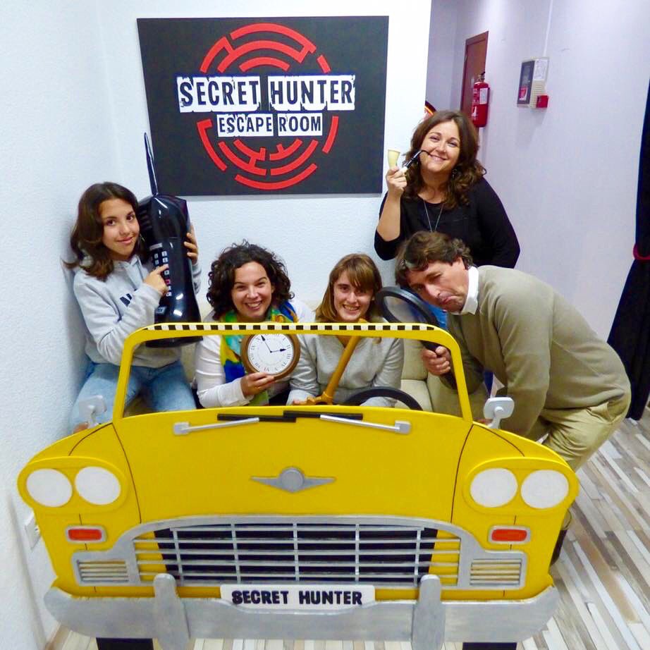 SecretHunter_ER's tweet photo. Nuevos valientes que investigan la Suite 405 ¡EL LENGUAJE DE LAS FLORES! #Alicante #SecretHunter #EscapeRoom https://t.co/QIKT8wyvUJ