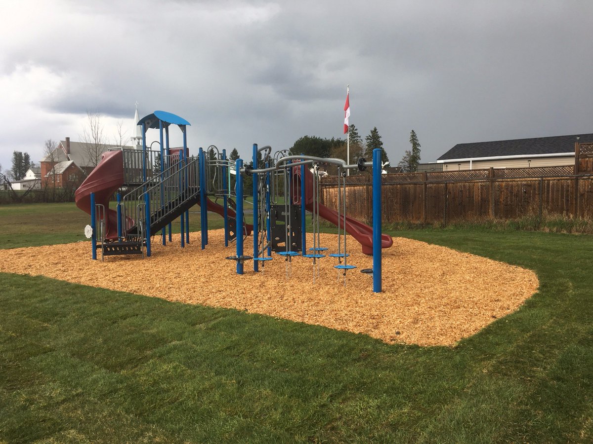 openspaceinc's tweet photo. #tbt to an install earlier this year in St. Charles, ON at Ecole St. Charles Borromee! What a beauty! #Playground #StCharles https://t.co/VkdvaoaVoR