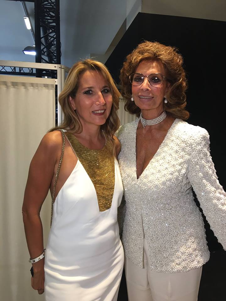 JoSquillo_'s tweet photo. With the QUEEN 🇮🇹
#sophialoren #fashion #moda #sfilata #tvmoda #modamania #picoftheday https://t.co/KcaRFcm2Ws