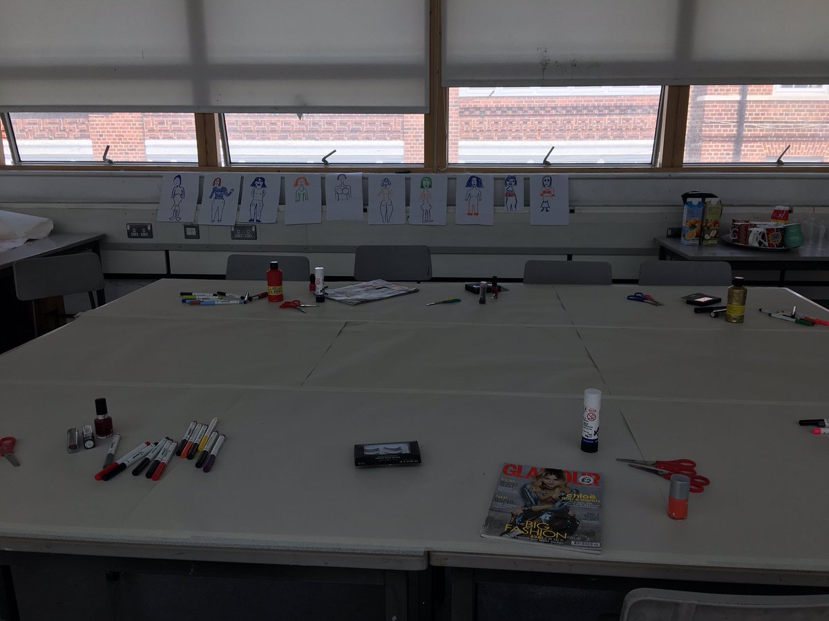 Very excited about the next #debatecake with <a href="/LouiseRondel/">Louise Rondel</a> debating how does the beauty industry make you feel 💪🏻