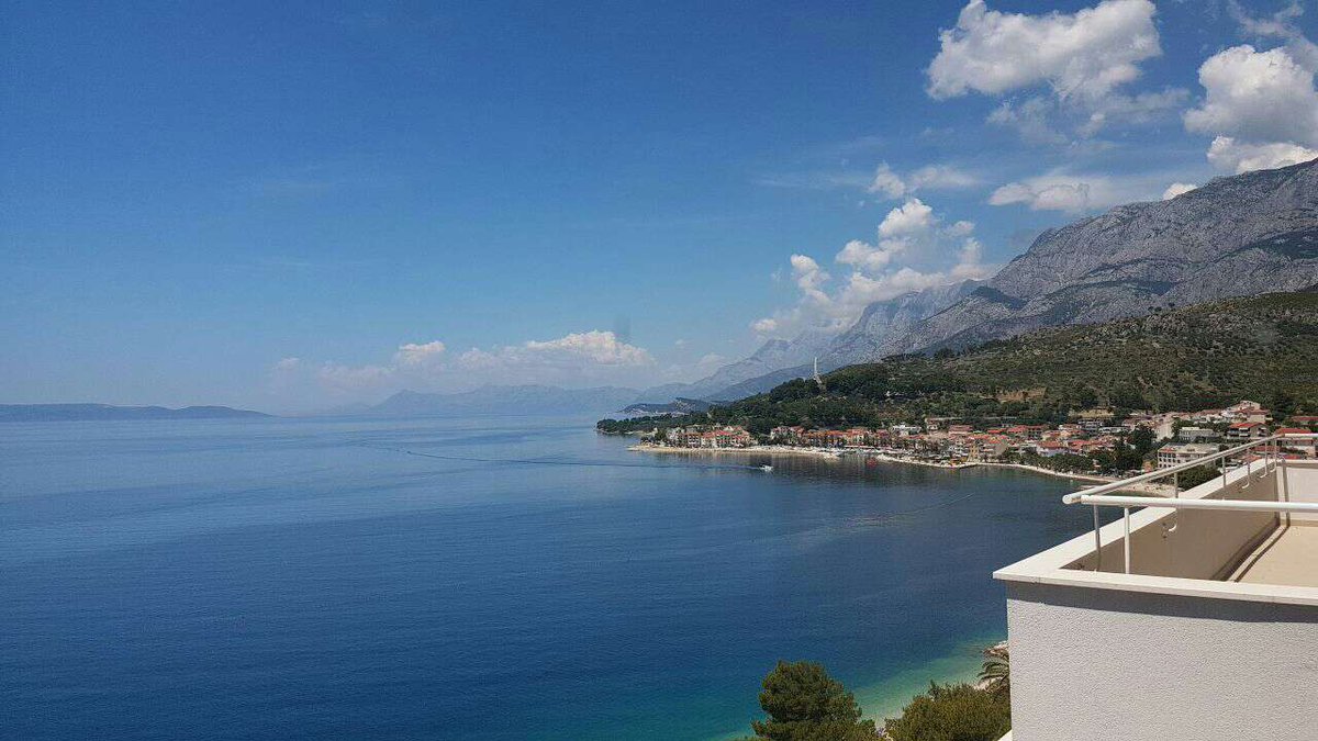 MedoraHotels's tweet image. Enjoying the #summer from the top of #MedoraAuri ☀️🌴🌊
 #PerfectHolidays #SunnyDay #BeachLife #Podgora #Summer2017 😎 👉podgora.holiday