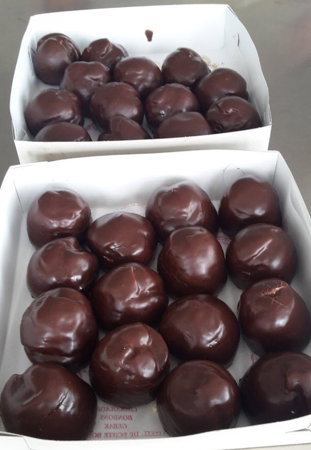 vdltbp's tweet photo. Vandaag zijn al onze medewerkers aangenaam verrast door een heerlijke traktatie van @MatasEMS Hartelijk dank! #bosschebollen https://t.co/6ftRJKWkK8