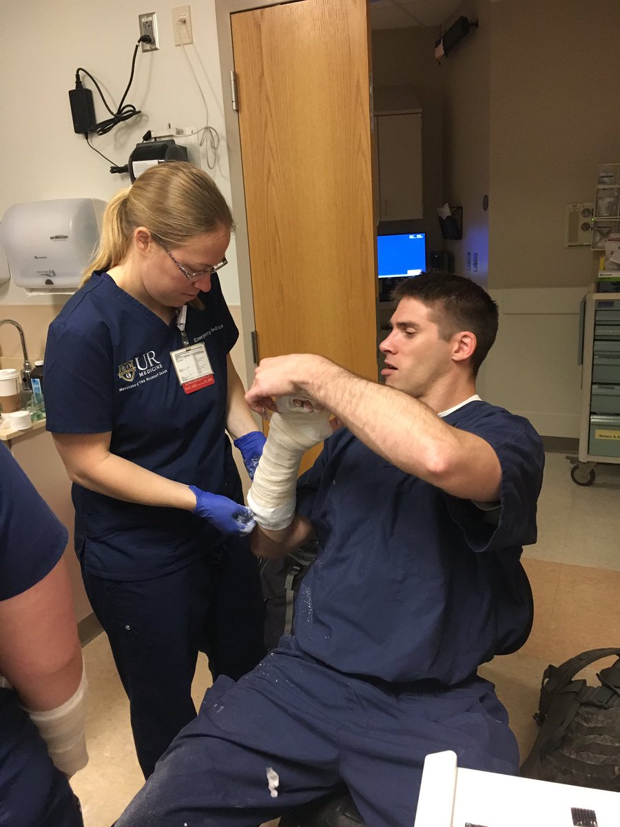 rpbodkin's tweet photo. .@URMC_EM @jmrotoli @flavster19 splinting workshop #handsonlearning https://t.co/HP9klVNt2w