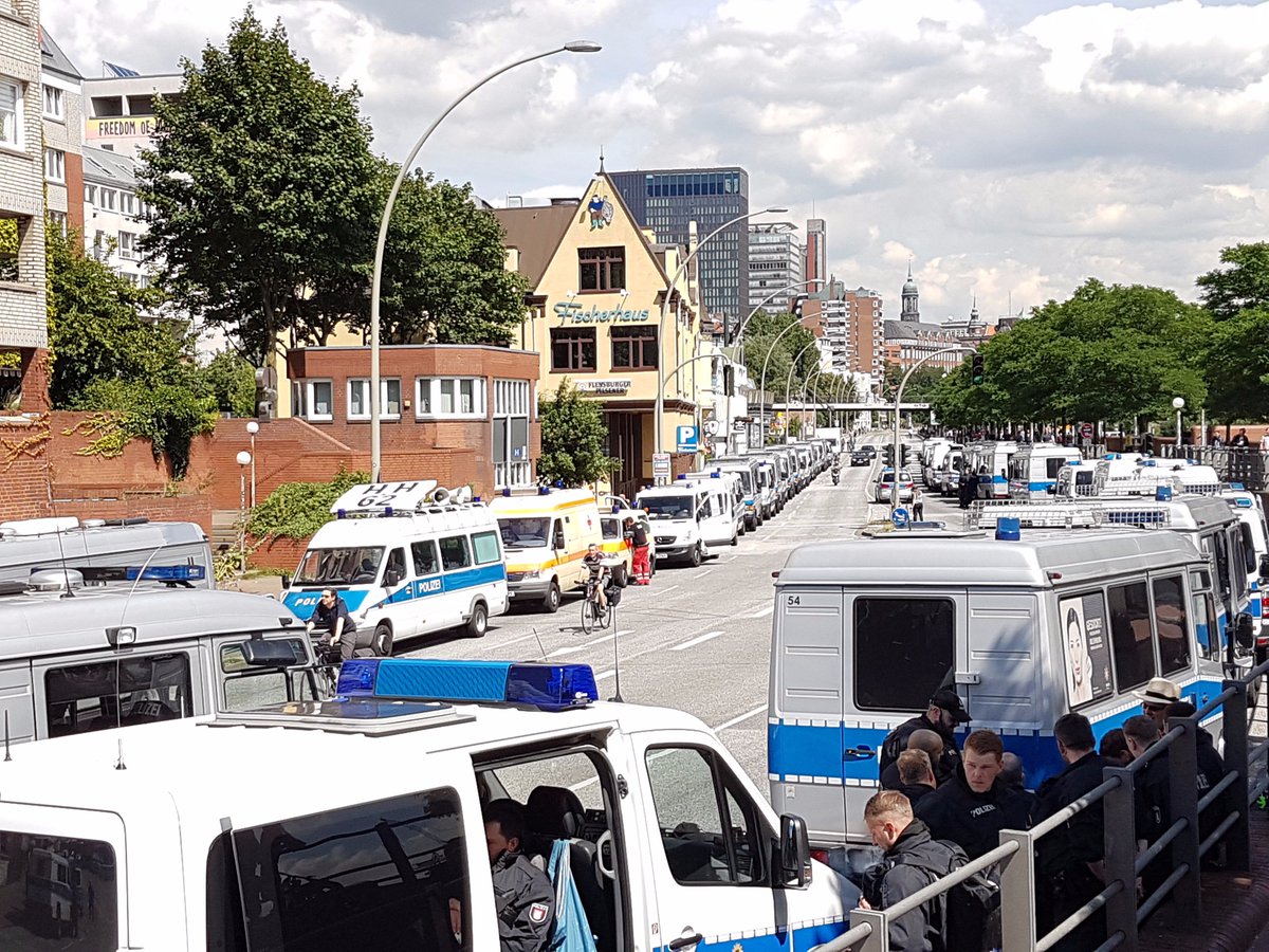 ndaktuell's tweet image. Spielt Polizei mit gezinkten Karten? #WelcomeToHell-Demo trotz herbeigeredetem Gewaltpotenzial ohne Auflagen dasND.de/1056509