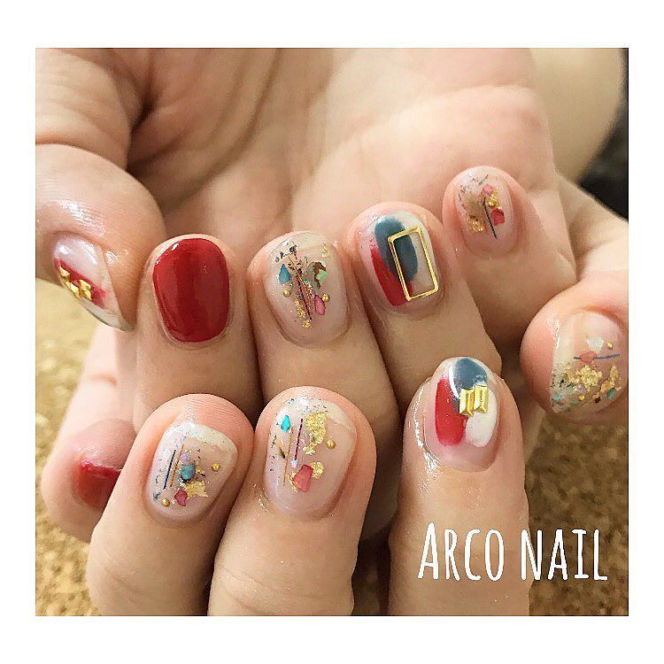 Arco Nail Pa Twitter トリコロールカラーの塗りかけ シェルや金箔でキラキラに ニュアンスネイル 素材ネイル 夏ネイル 素材ネイル ネイル福岡 福岡ネイル 個性派ネイル Nail ネイル トレンドネイル クリア T Co Ac387wneru