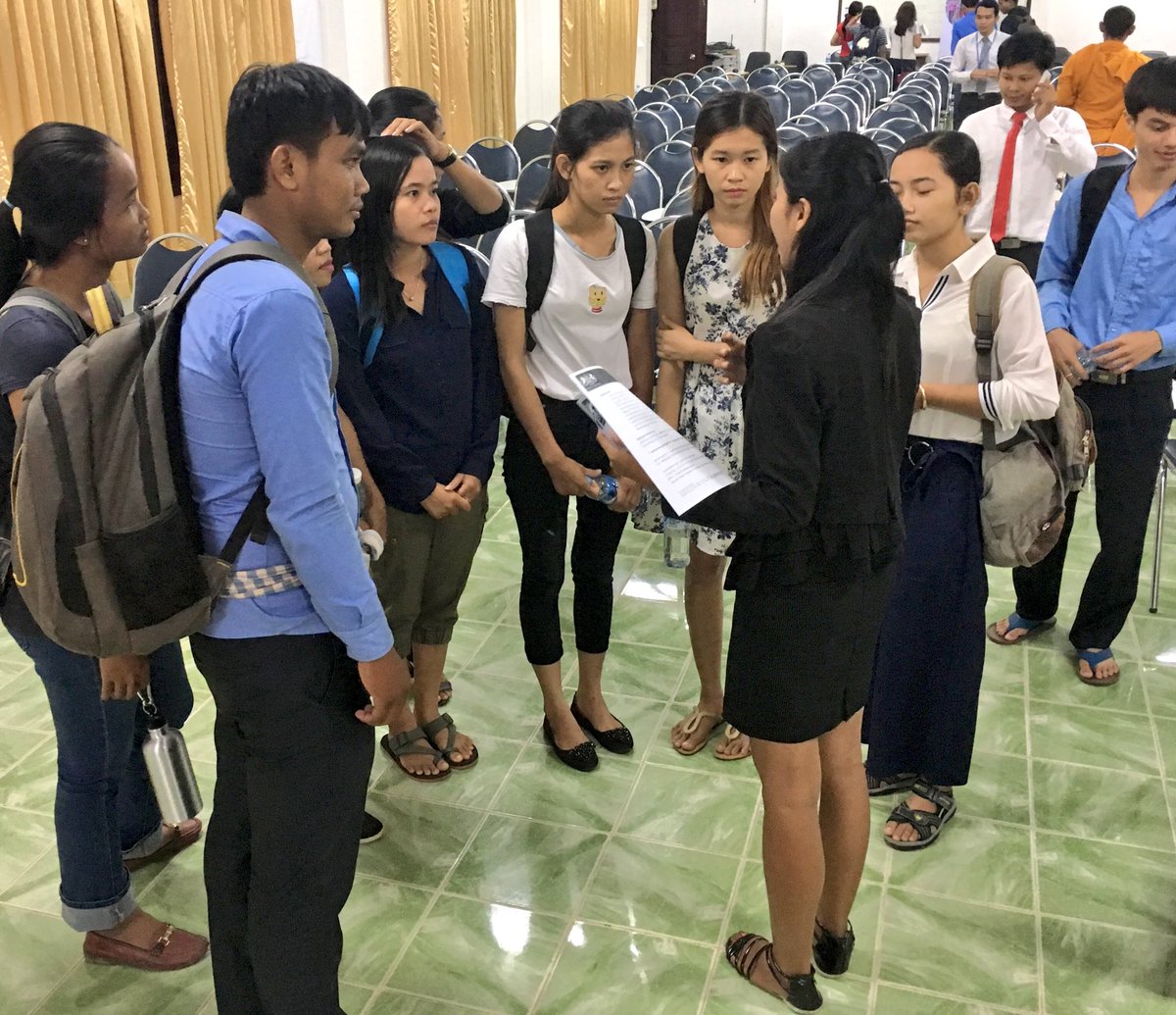 cgleesonDHM's tweet photo. Great evening speaking to #Cambodian students at South East Asia University in #SiemReap about #CheveninginternKH. #UKKH #EducationisGreat https://t.co/NW42uO9Byx