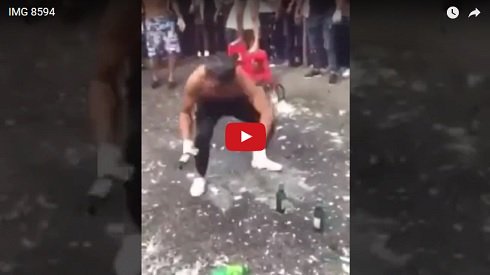 NotiMundoAr's tweet photo. VÍDEO: Este hombre quiere demostrar que la cerveza destruye las neuronas.
VER ➡️https://t.co/YVV0AYznuZ https://t.co/bxUobRwj0F
