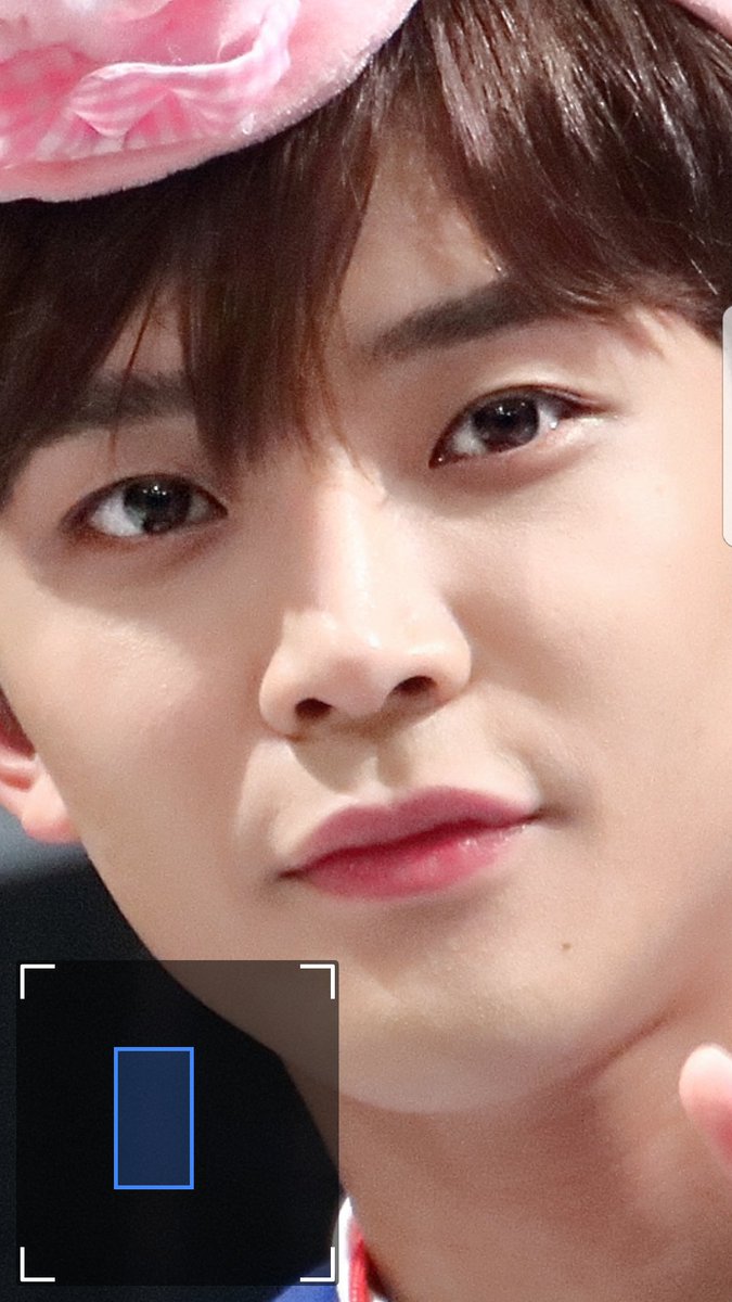 Haru Next ０ Twitter પર 写真レタッチしてて 目をシャープにする機能はあるけど ホクロをシャープにする機能はない シャドウを暗めにしたら髪の毛潰れるし つまり 私の大好きなロウンちゃんのホクロをあまりファンデで消さないでくださいってお話