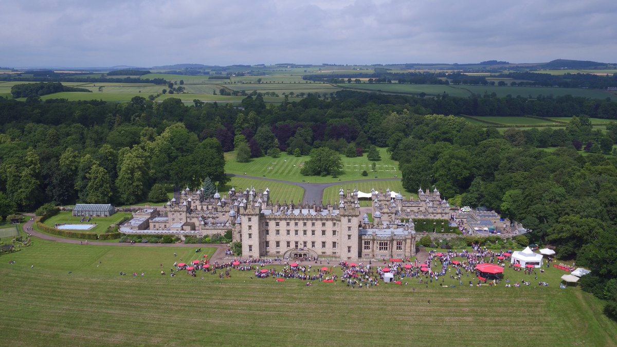 BBC_ARoadshow's tweet photo. Stunning drone photos of our Roadshow at @FloorsCastle. Still time to come along and the queues are smaller! @VisitScotland @BBCSouthScot https://t.co/SNj4iLsbtS