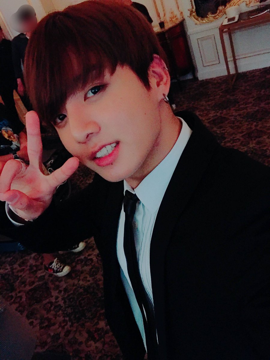 BTS_VNARMY's tweet photo. [Weibo/BTS_Member] Tụi mình đang làm việc chăm chỉ để chuẩn bị cho album tới. Tụi mình sẽ cho các cậu thấy một hình ảnh thật ngầu đó nha https://t.co/5XwOhXkmDD