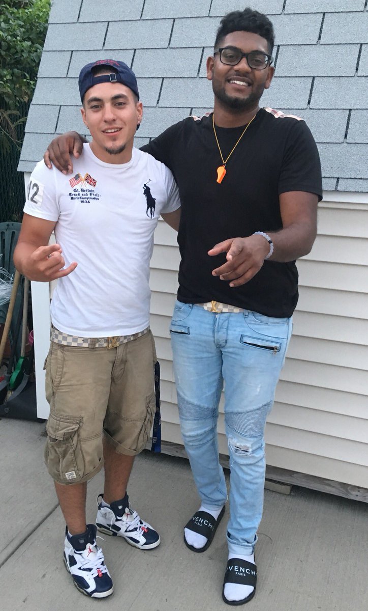 yrnStackz20's tweet photo. LV gang ๐ฐbrother since day 1 ๐ฏ๐ฏ #30on https://t.co/O3lzEMvQfw