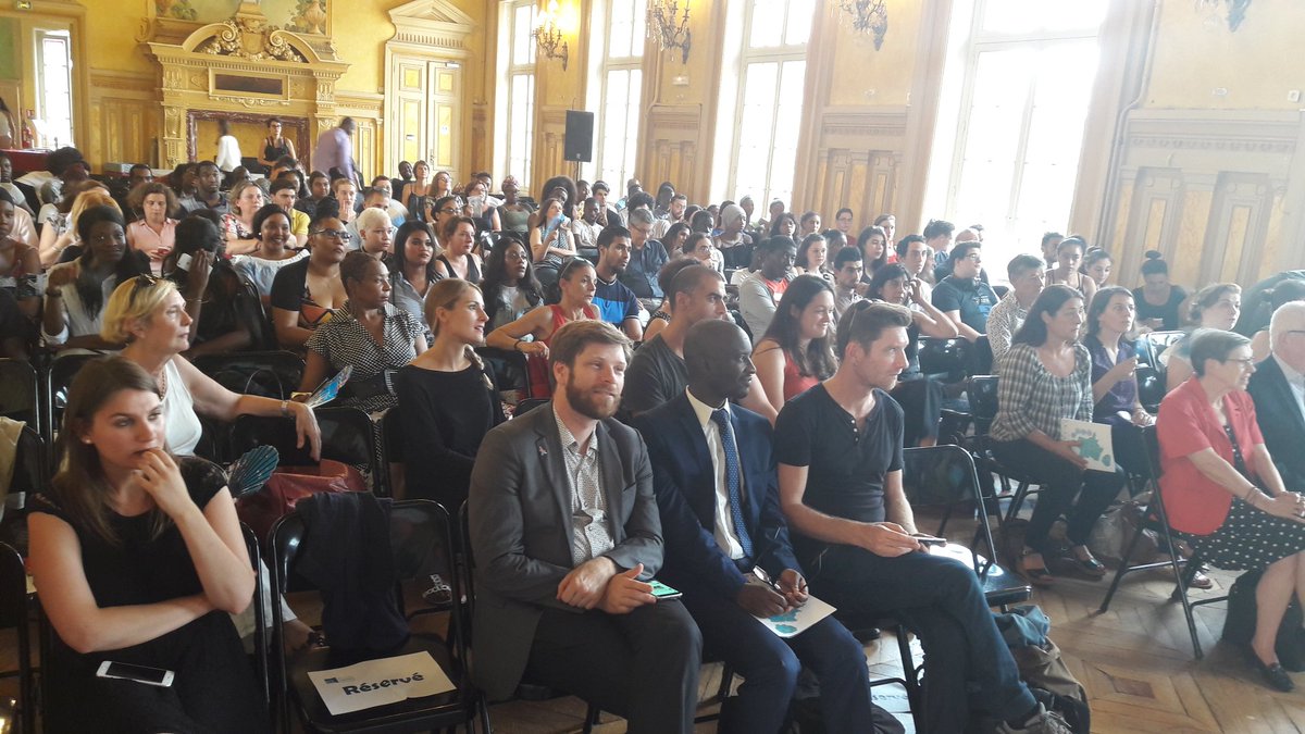 leafiloche's tweet photo. Remise des attestations de compétences acquises aux élèves de @E2CParis à @Paris19e #fierte #2emechance #educationpourtous https://t.co/om1trpptF9