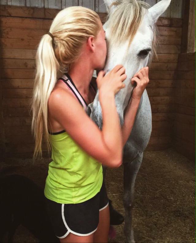 BeautifulHorse8's tweet photo. Happy Kiss Day 😘
RT and Share with Your Friends 😍 #InternationalKissingDay
#ThursdayThoughts https://t.co/mpqObTwlkW