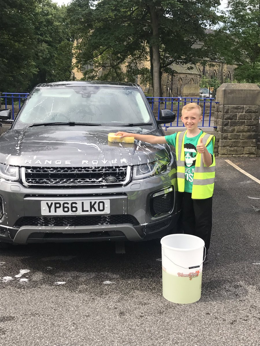 Amy_F_Carthy's tweet photo. @Y6Pandas  what a brilliant day for a car wash, well done to all the kids they did an amazing job with all the cars 🚗 https://t.co/HgPVmkD4z1