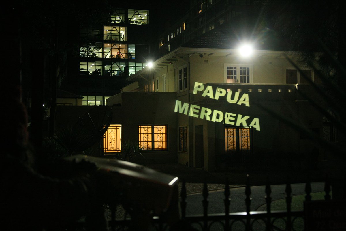 jillyfrees's tweet photo. Apparitions of #HiddenGenocide on walls of government mission remind us of #BiakMassacre &amp; urgent need for #PapuaMerdeka #FreeWestPapua https://t.co/7t3K2R3CNA