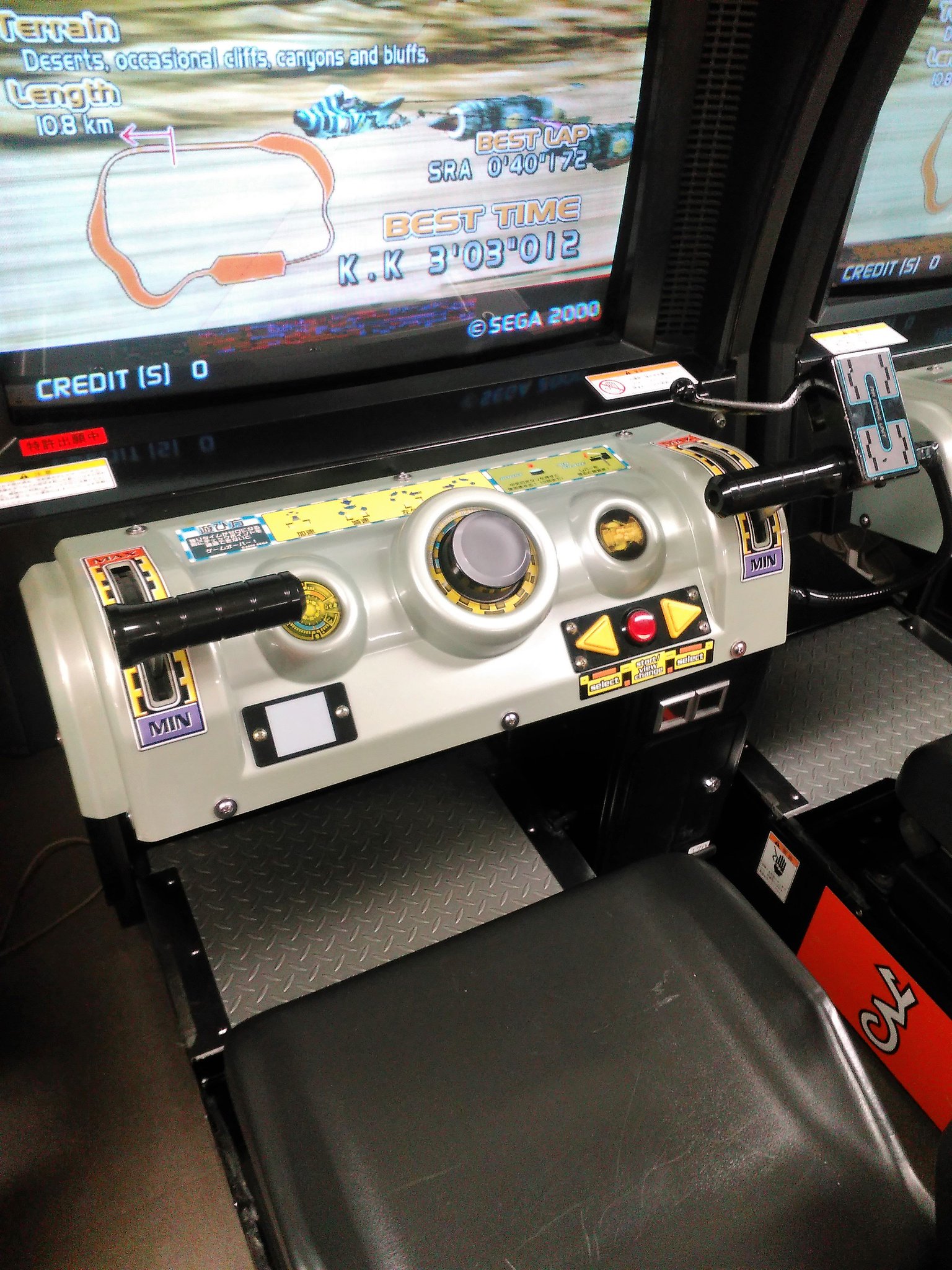 けんつ على تويتر スターウォーズレーサー アーケードは たぶん初プレイ 2本のレバーでエンジン出力を変え 両方最大なら全速前進 片方の出力を落とせば そちらに曲がる という感覚的に出来る操作は なかなか良い感じだな