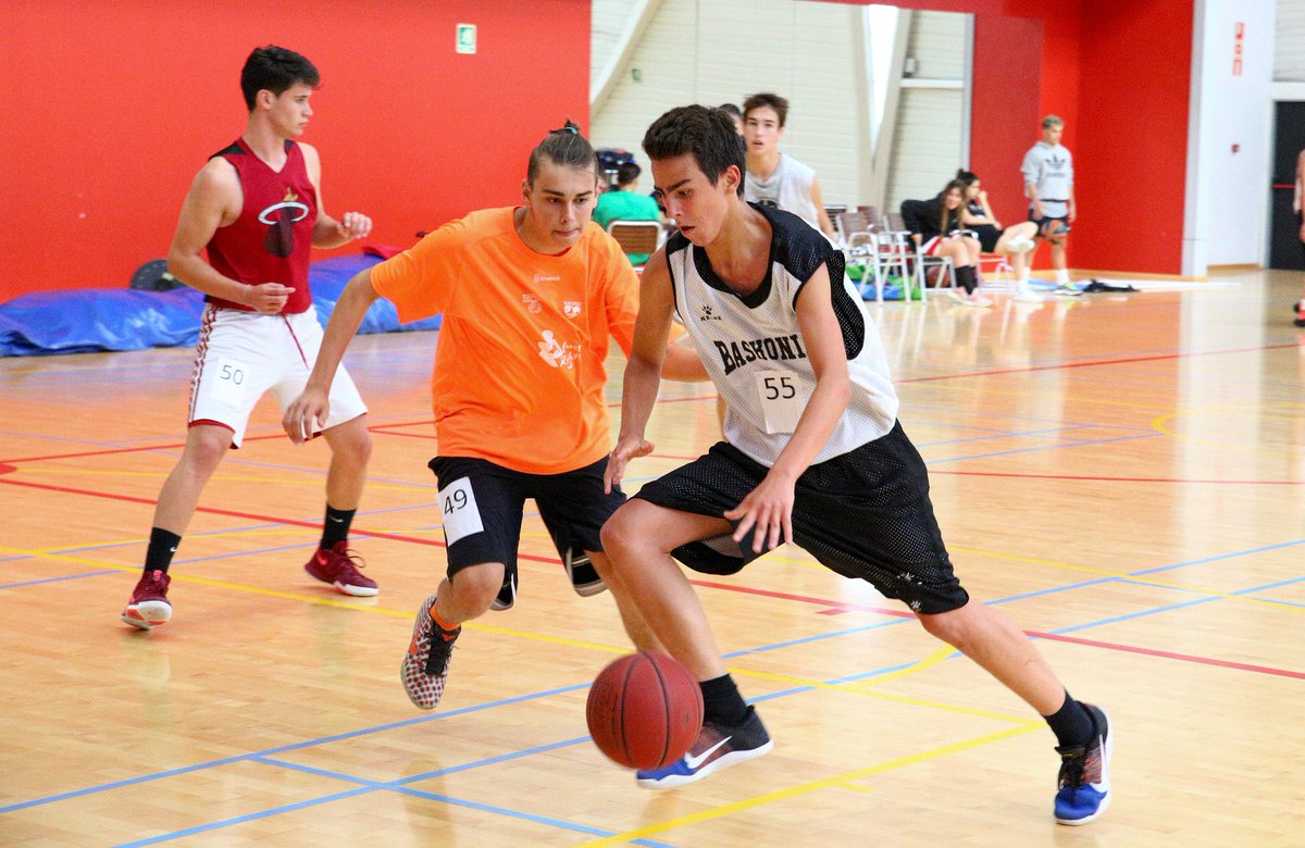 Baskonia's tweet photo. #CIBB17 | Pasado el ecuador del segundo turno...
¡El basket no para en el Campus Internacional! 🏀🏀
Apurando a tope los últimos días. https://t.co/rMCmWjbR75