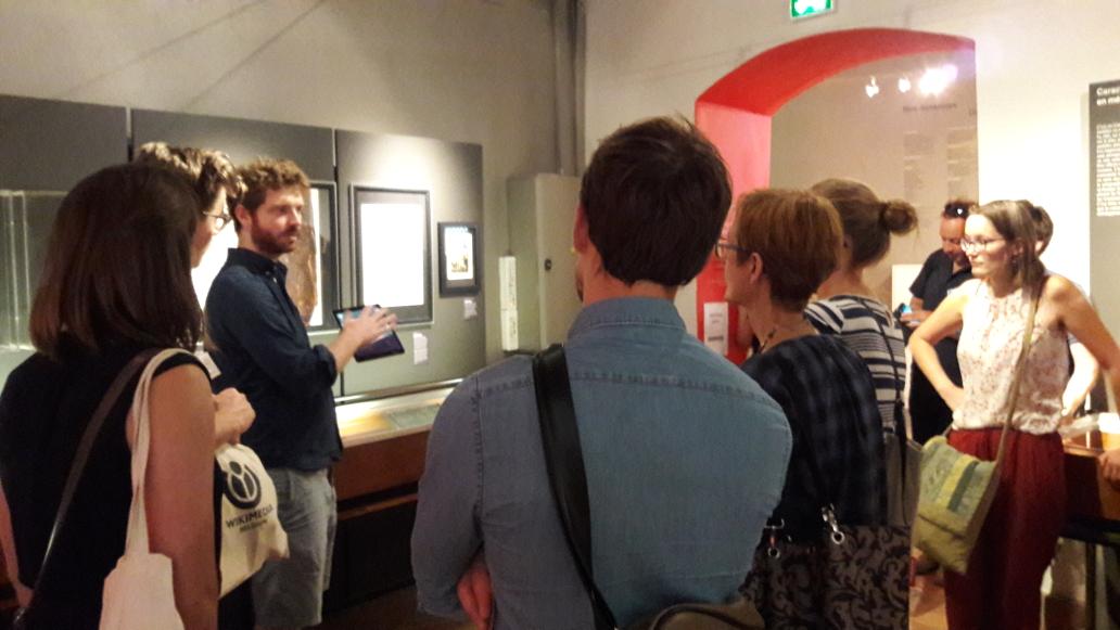 museomixidf's tweet photo. démo d'une appli pour faire des photos documentées et même tourner les pages des livres! #museopic #mixcamp #museomix https://t.co/cCik4RsPri